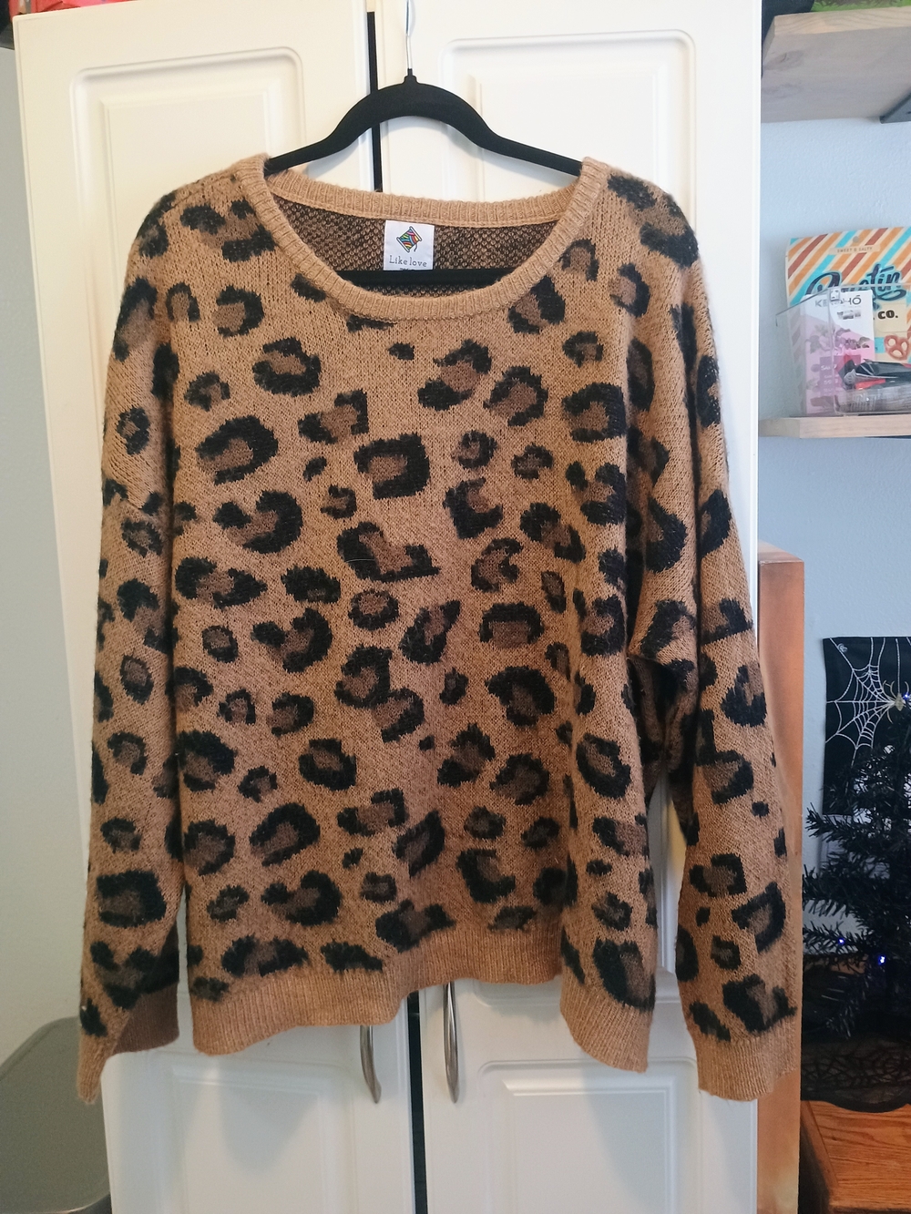 Like New Leopard Print Scoop Neck Sweater in Tan & Black